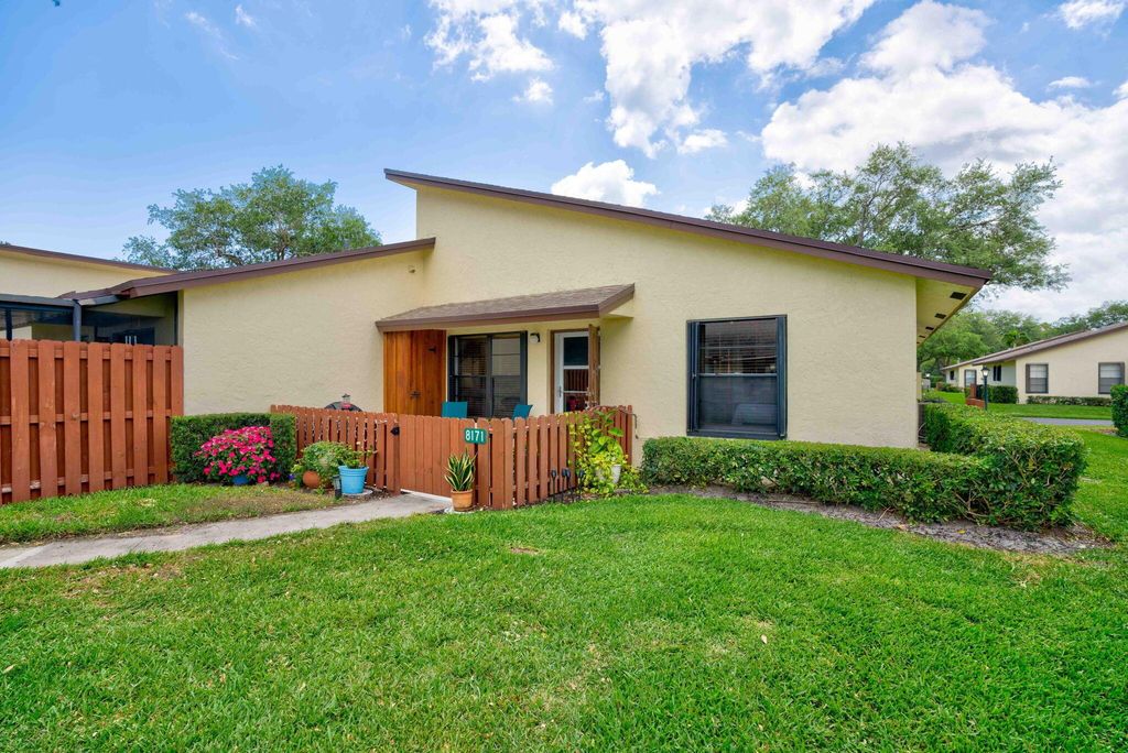 Photo of 8171 SE Villa Way, Hobe Sound, FL 33455 (MLS # R10976173)