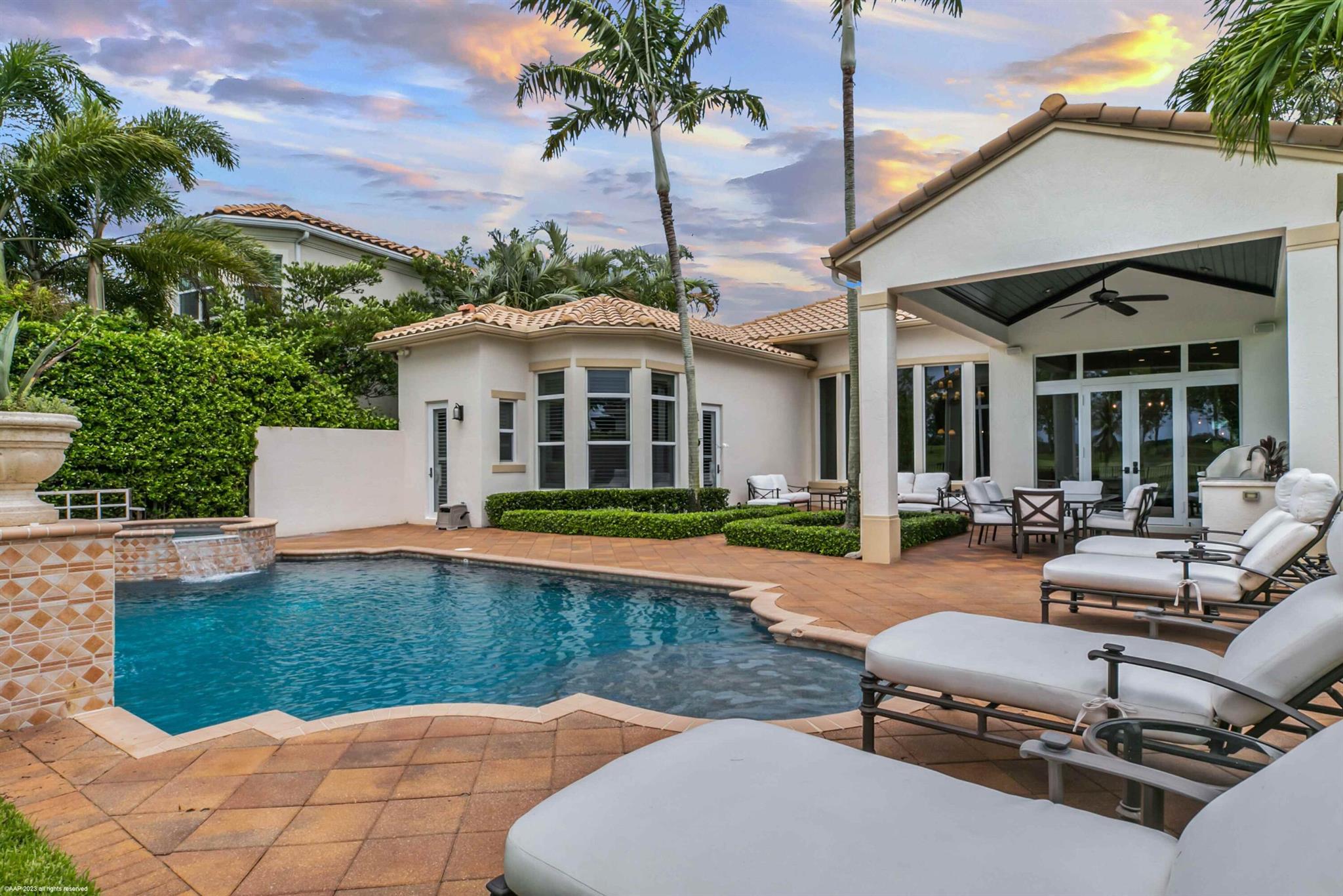 HUNTERS CHASE OF PALM BEA - Residential