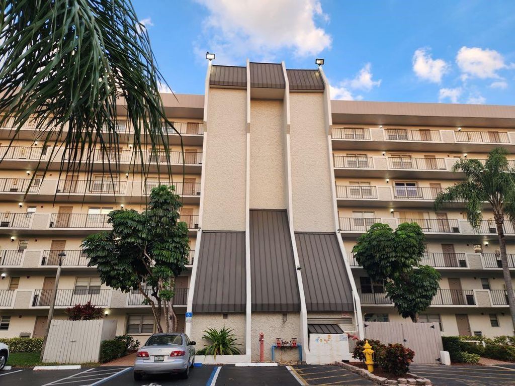 Photo of 3100 W Rolling Hills Circle #510, Davie, FL 33328 (MLS # F10431670)