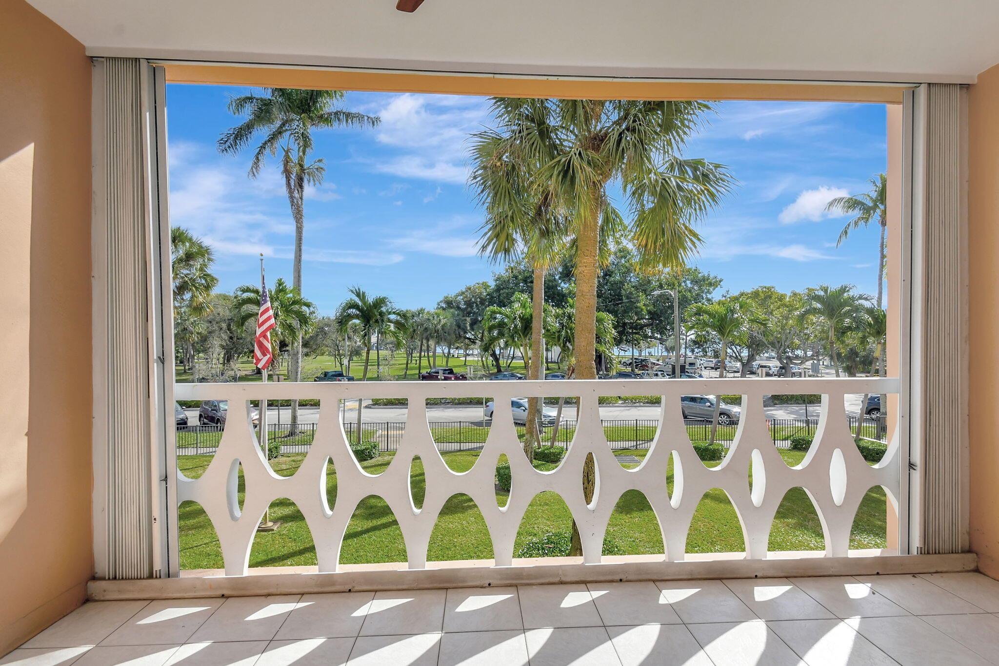 15 S Golfview Road 204