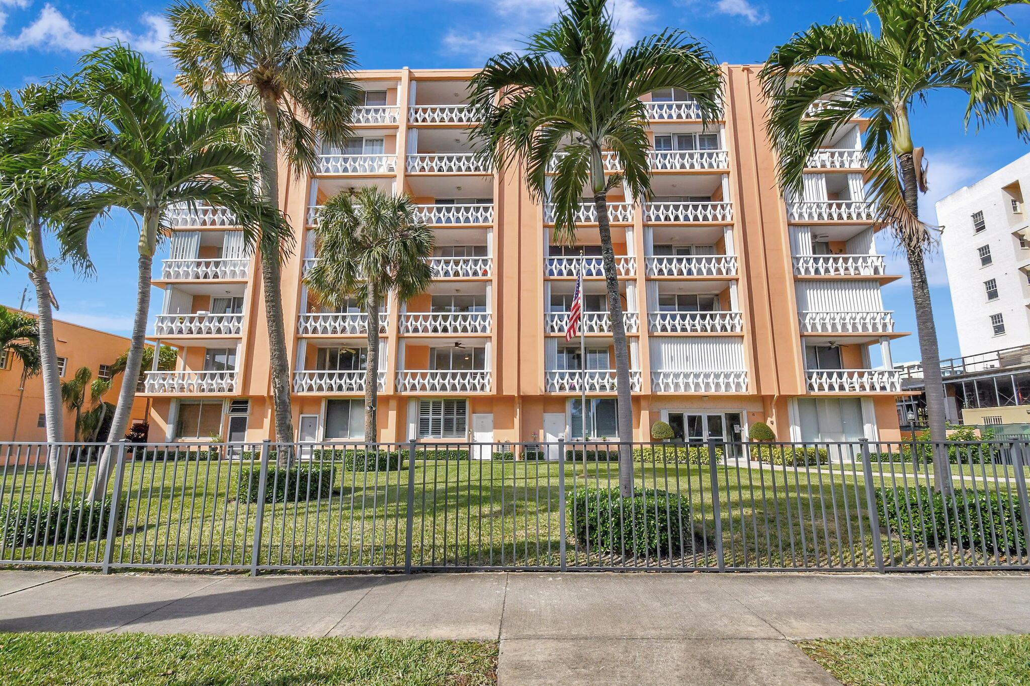 15 S Golfview Road 204