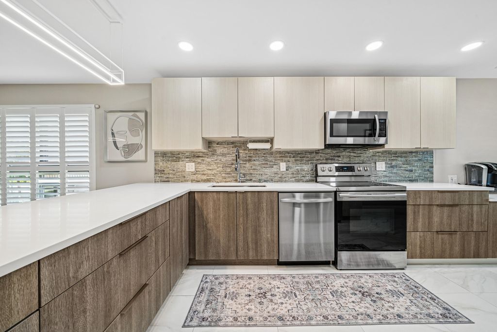 Photo of 23 Westgate Lane #H, Boynton Beach, FL 33436 (MLS # R11163280)