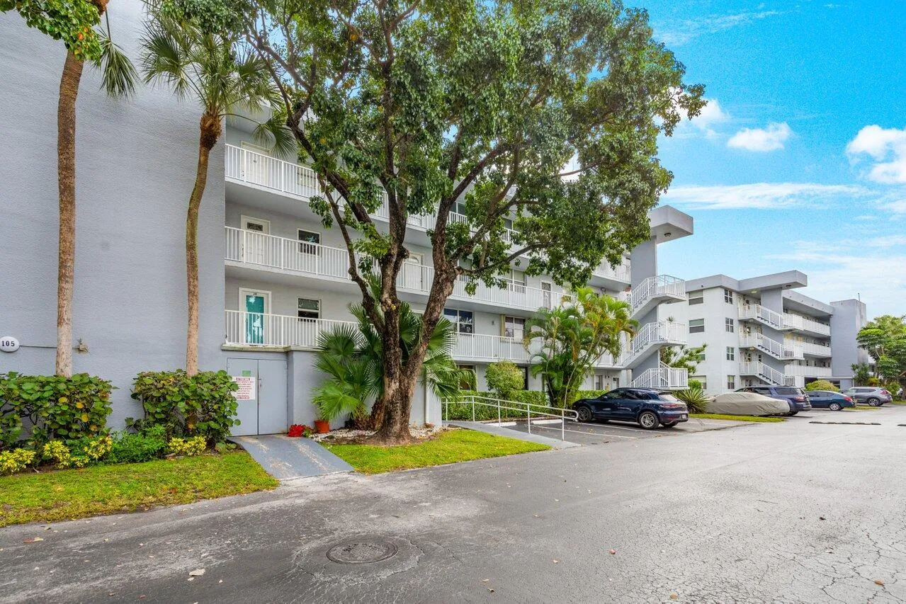 105 ROYAL PARK DR Unit 1H