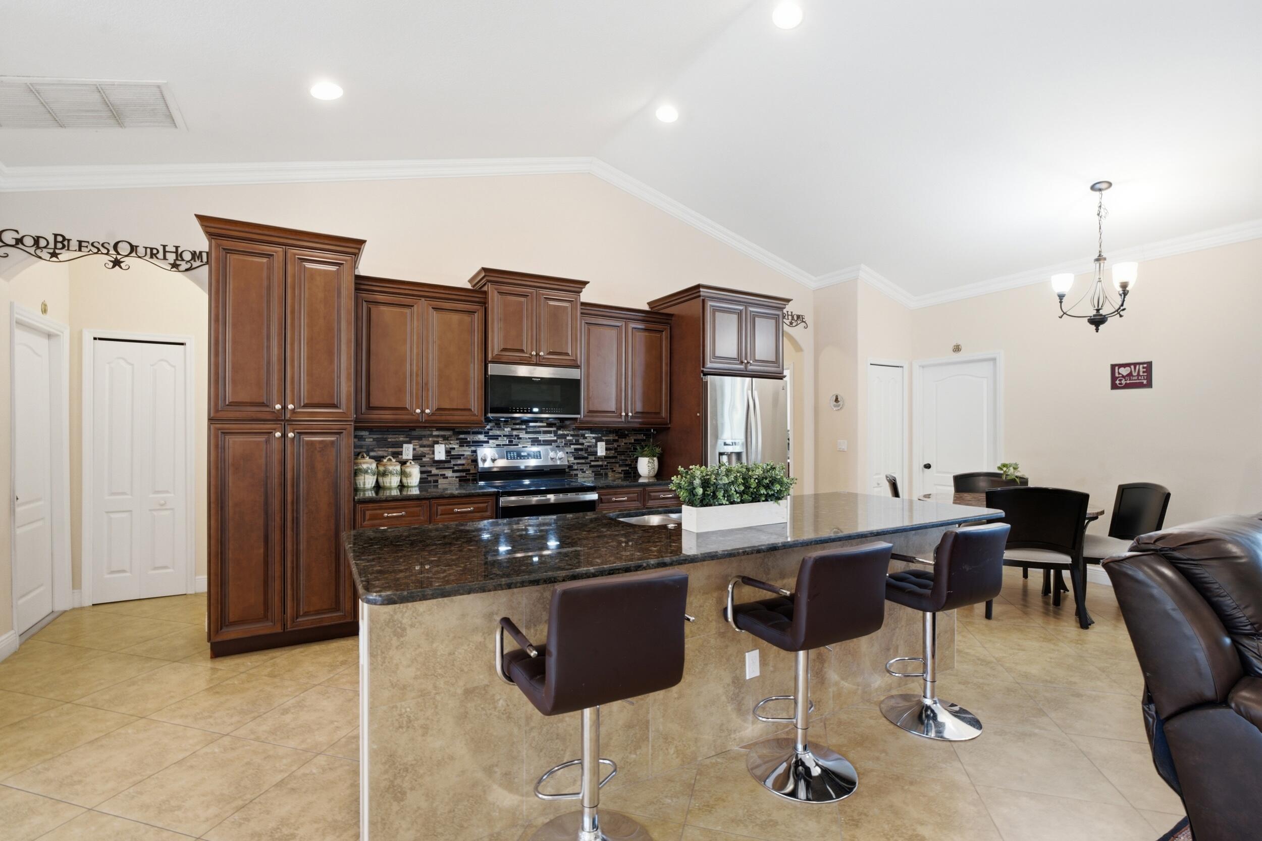 2272 SW Cameo Boulevard