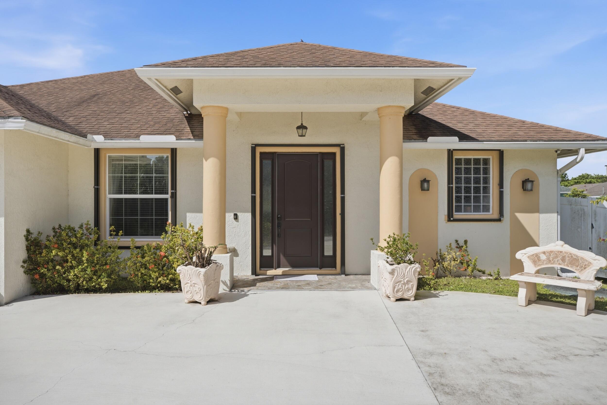 2272 SW Cameo Boulevard