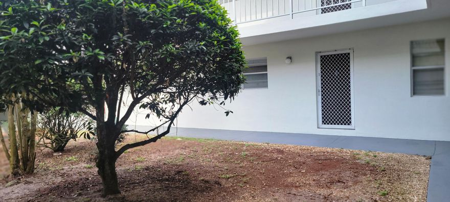 Desirable first floor unit located in the 55+ community of Inlet House. Convenient location with nearby shopping, restaurants, hospital, historic downtown Ft Pierce and our beautiful pristine beaches! Community pool, shuffleboard and barbecue grill.