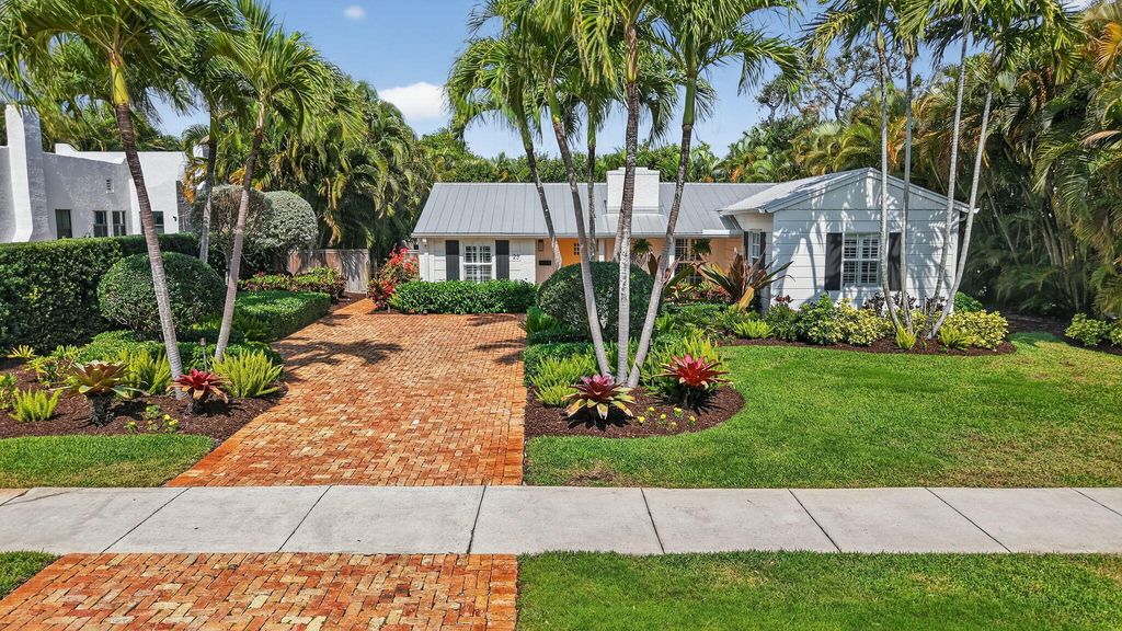 Photo of 23 Dixie Boulevard, Delray Beach, FL 33444 (MLS # B26005710)