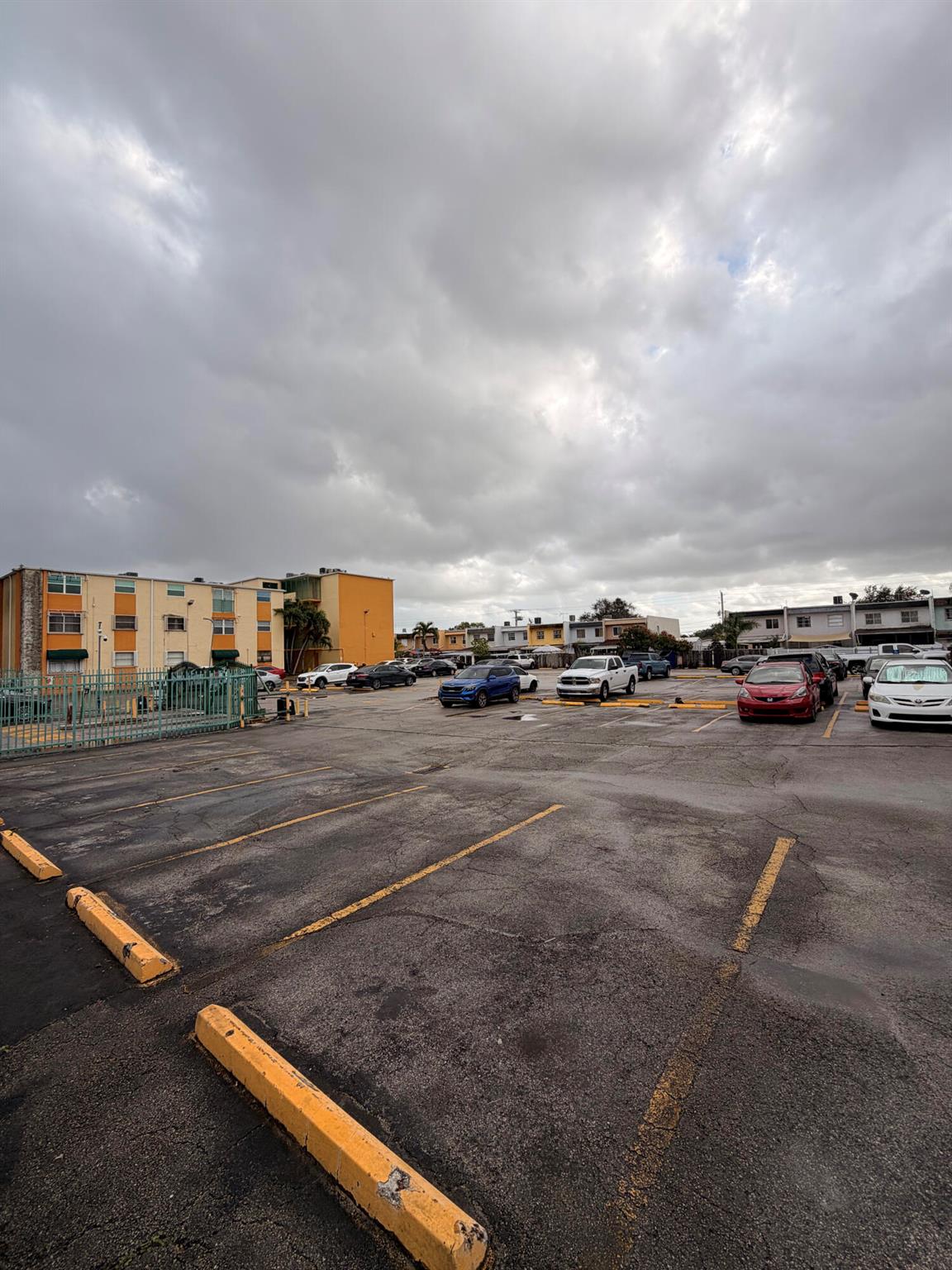 LAS ESTRELLAS CONDO - Residential