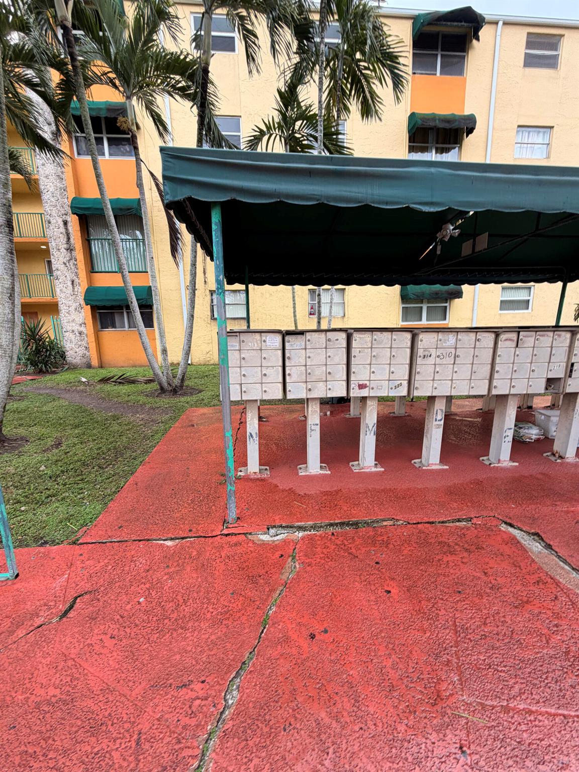 LAS ESTRELLAS CONDO - Residential