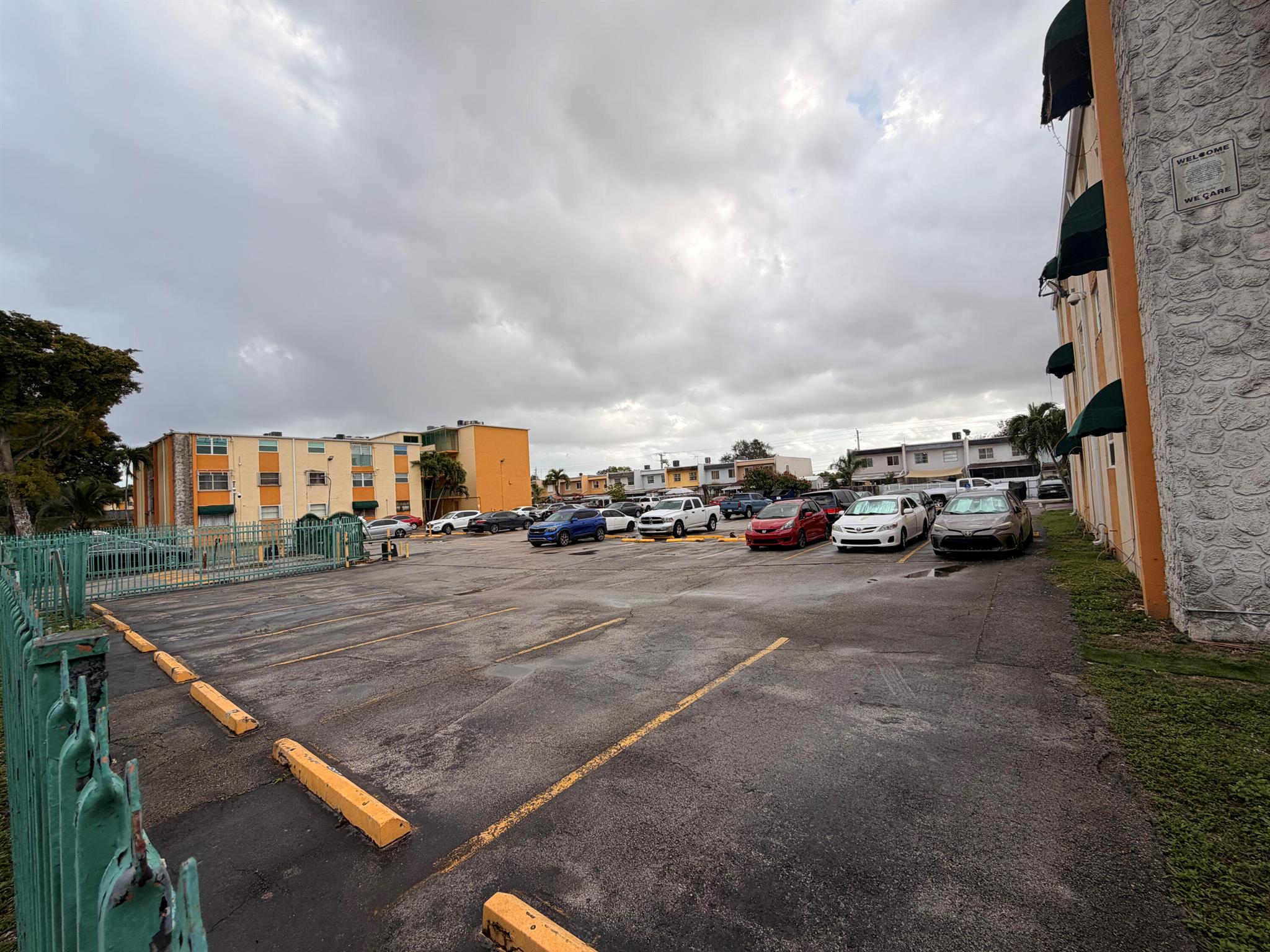 LAS ESTRELLAS CONDO - Residential