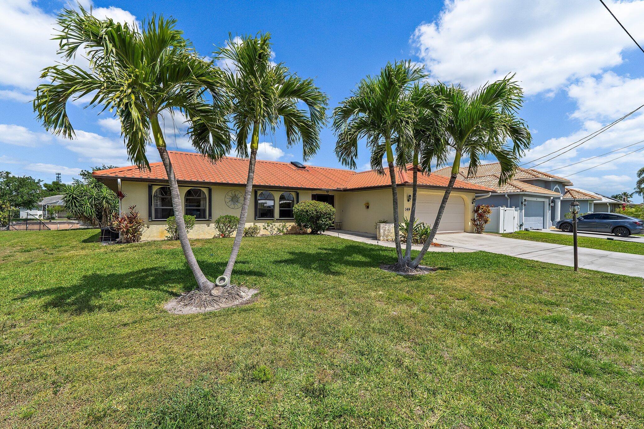 3/2/2 POOL HOME WITH OCEAN ACCESS. HUGE COVERED LANAI GREAT FOR ENTERTAINING! ENJOY HAVING YOUR BOAT IN YOUR BACKYARD AND CLOSE TO IT ALL... SCHOOLS, SHOPPING, RESTAURANTS, RECREATION, AND BEACHES!