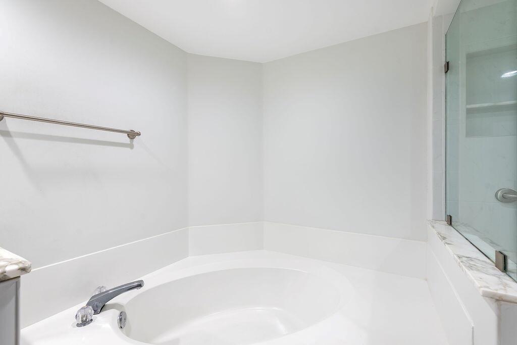 GLENEAGLES CONDO IV - Residential