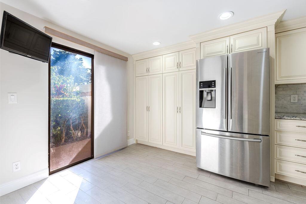 GLENEAGLES CONDO IV - Residential