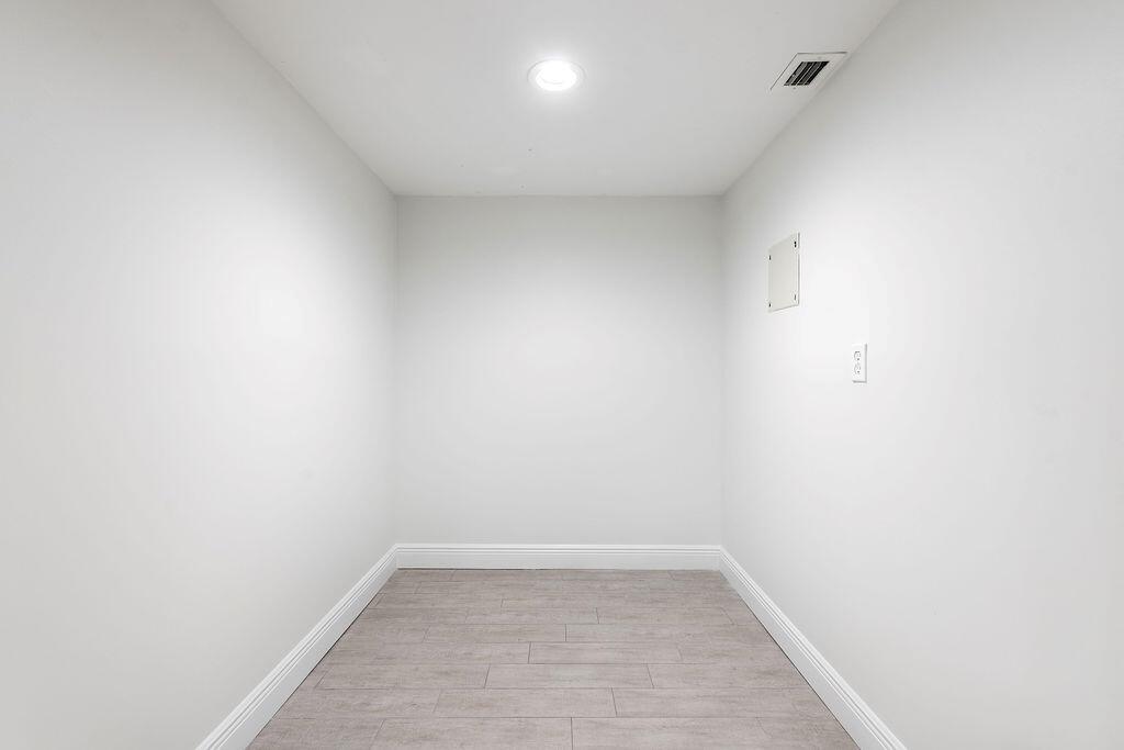 GLENEAGLES CONDO IV - Residential