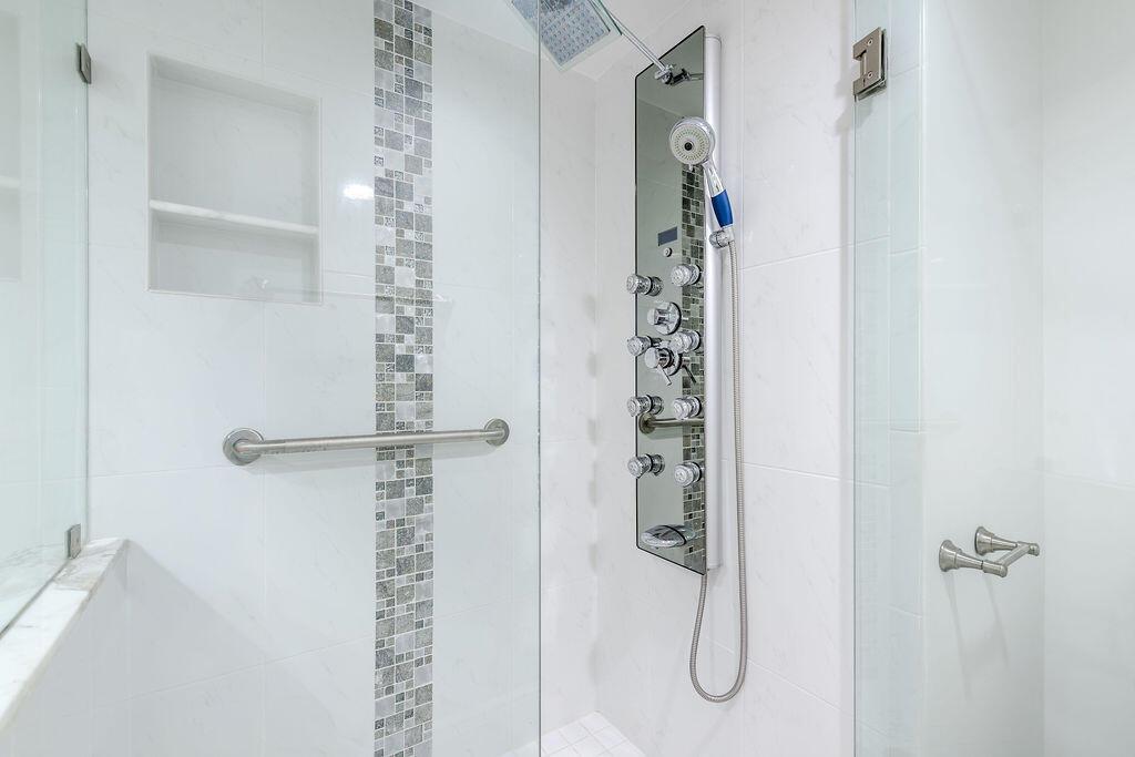 GLENEAGLES CONDO IV - Residential