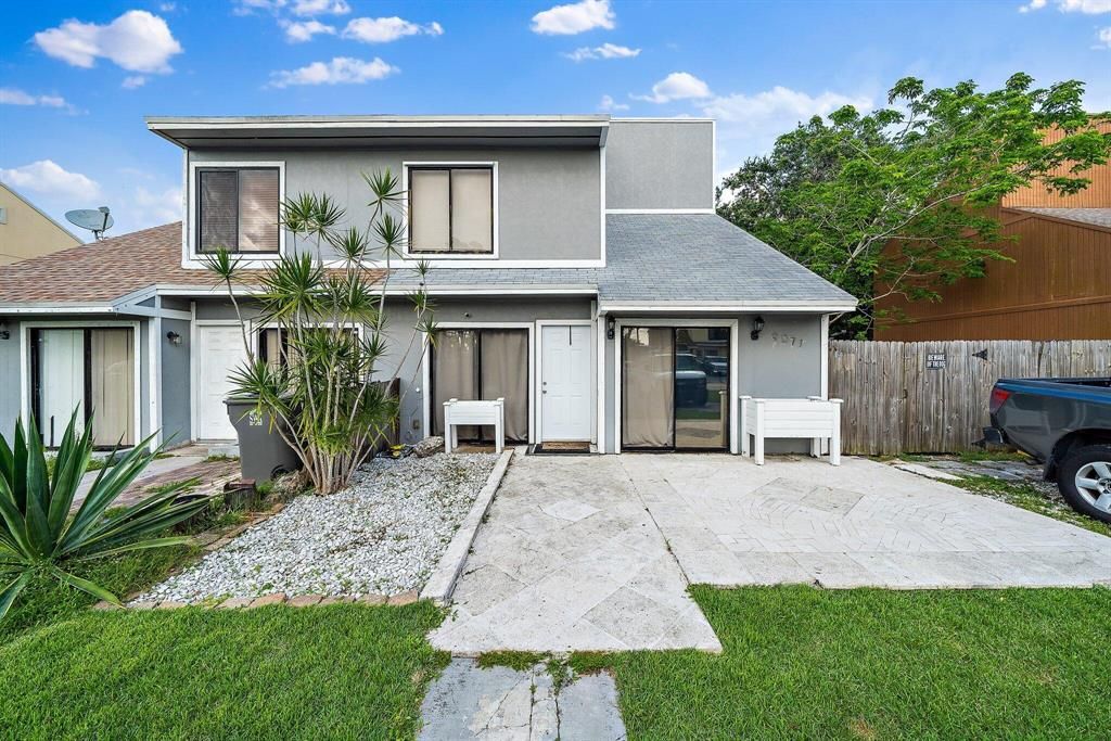 Photo of 9071 Green Meadows Way, Palm Beach Gardens, FL 33418 (MLS # R10717396)