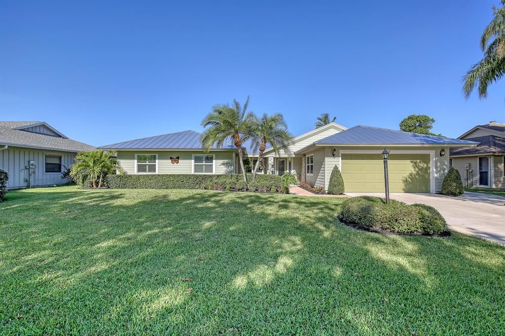 Photo of 13118 SE Spyglass Court, Hobe Sound, FL 33455 (MLS # R10787903)