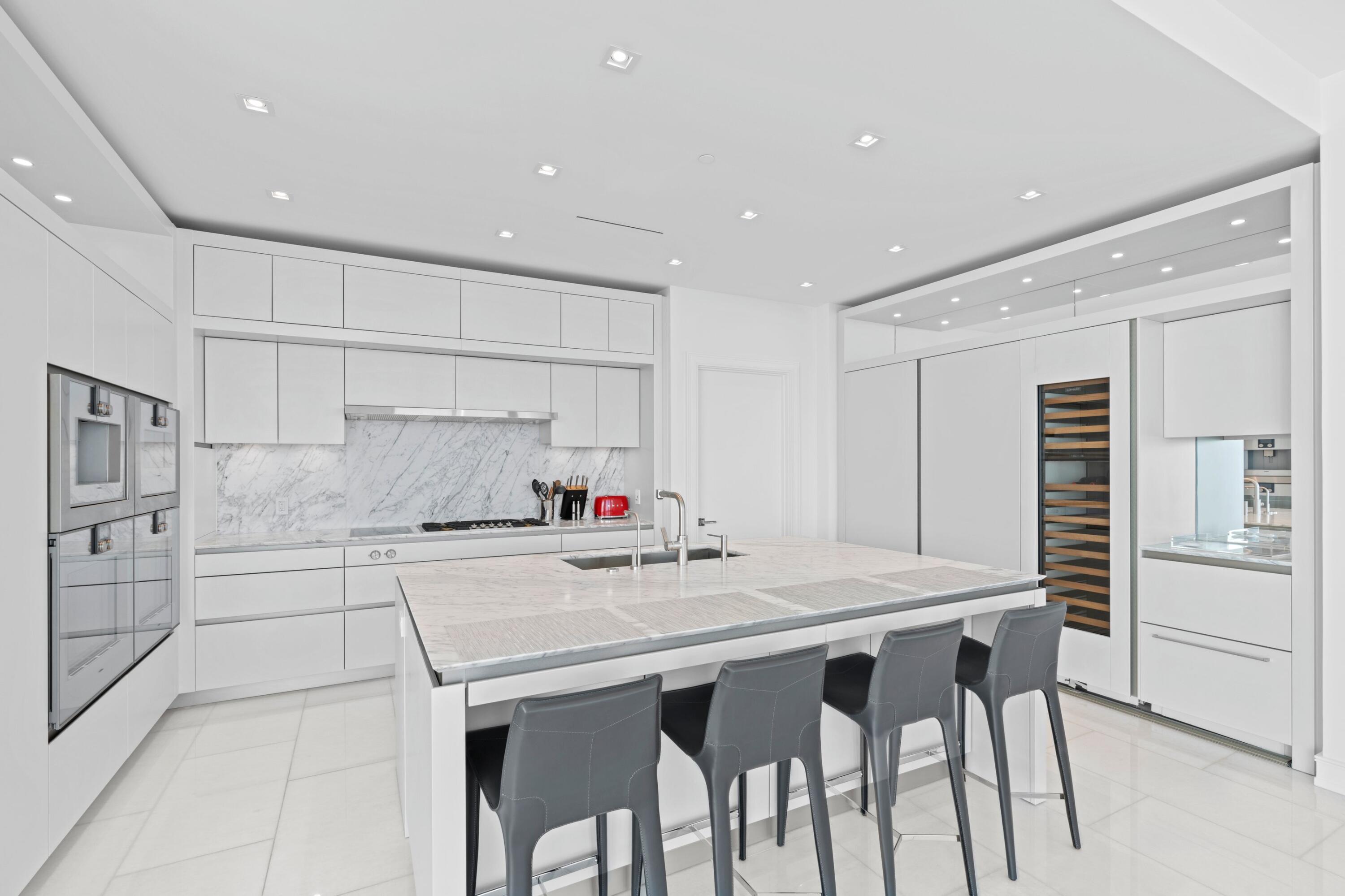 BRISTOL CONDO - Residential