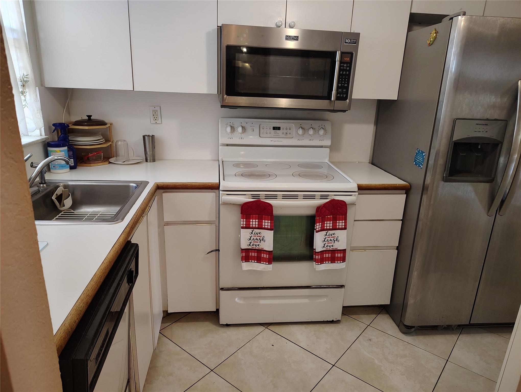 SUNRISE LAKES PHASE 3 - Residential