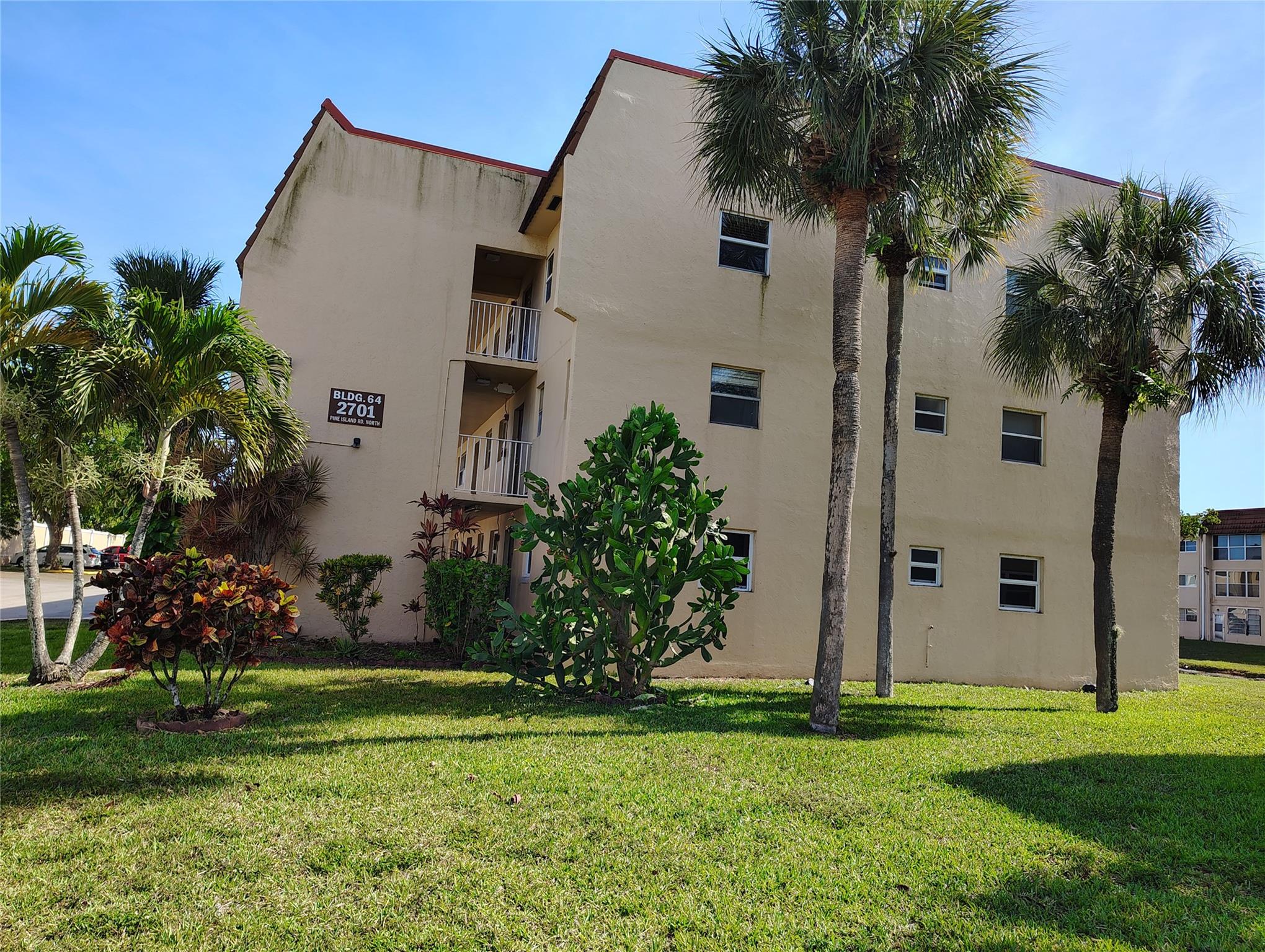 SUNRISE LAKES PHASE 3 - Residential