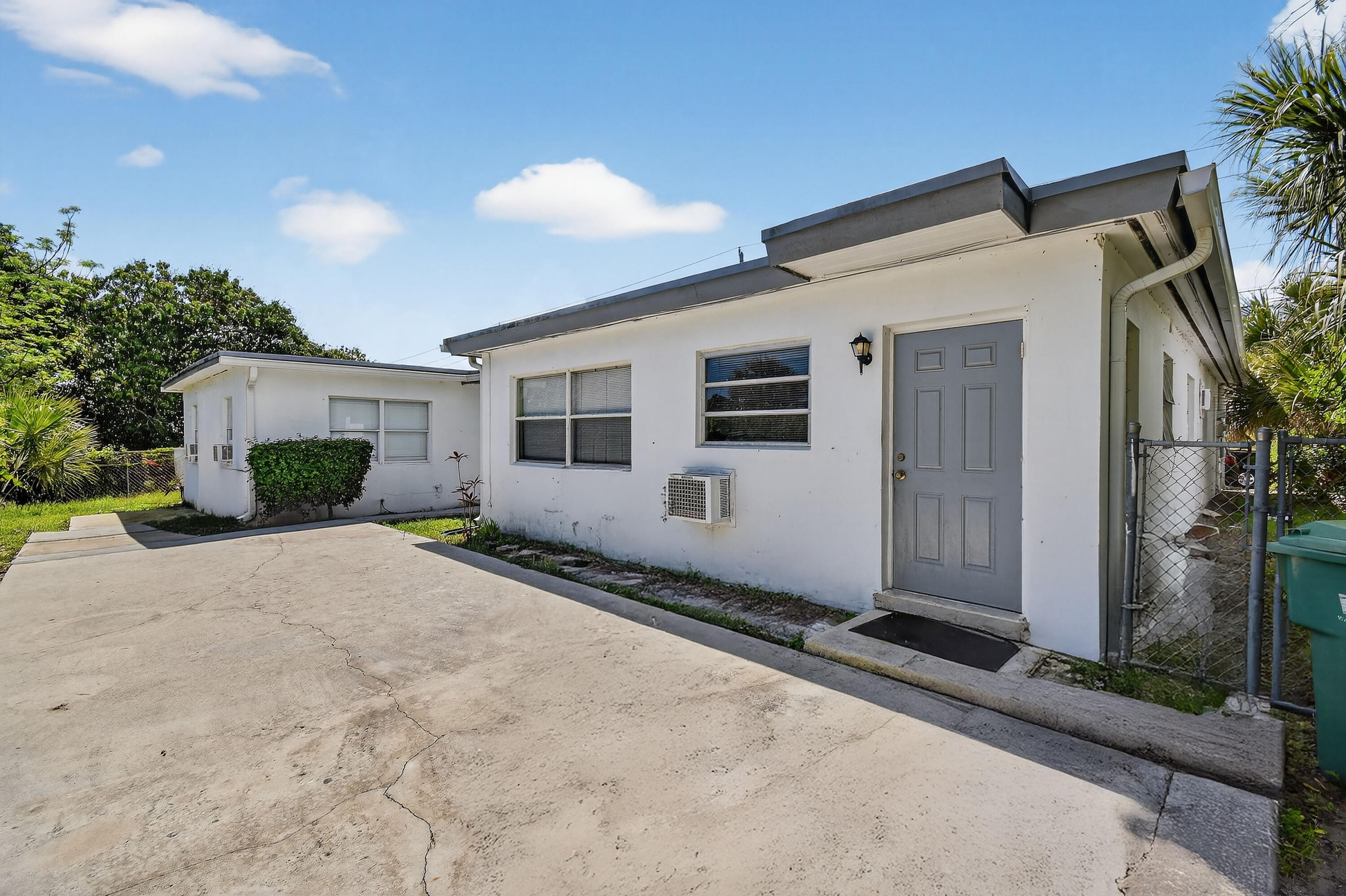 1172 W 34th Street 1