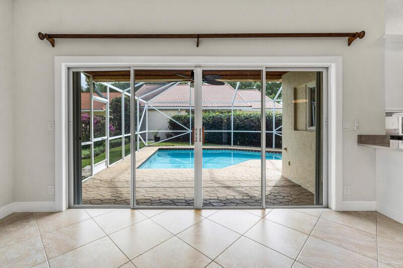 1091 Roble Way