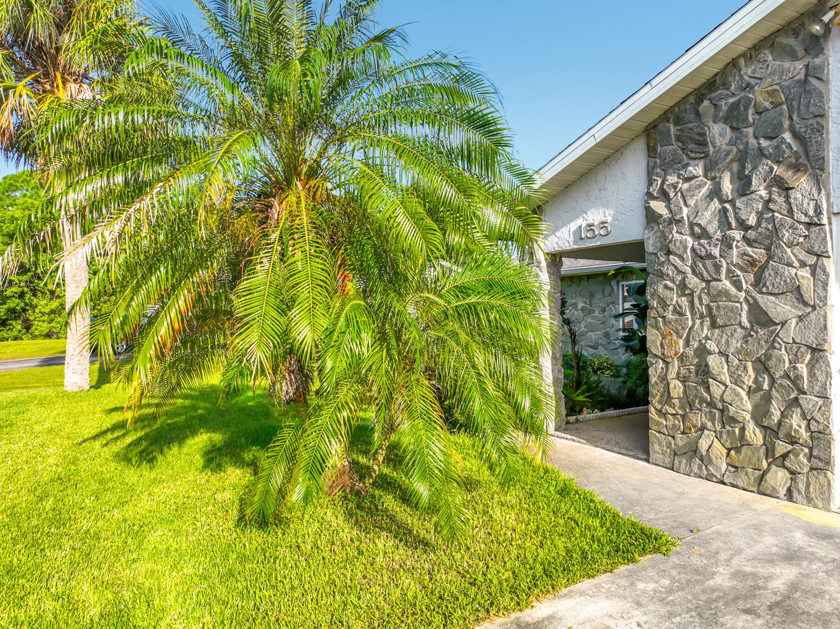 155 SW EXMORE Avenue, Port St Lucie, FL, 34983/$299,900 3 155 SW EXMORE Avenue