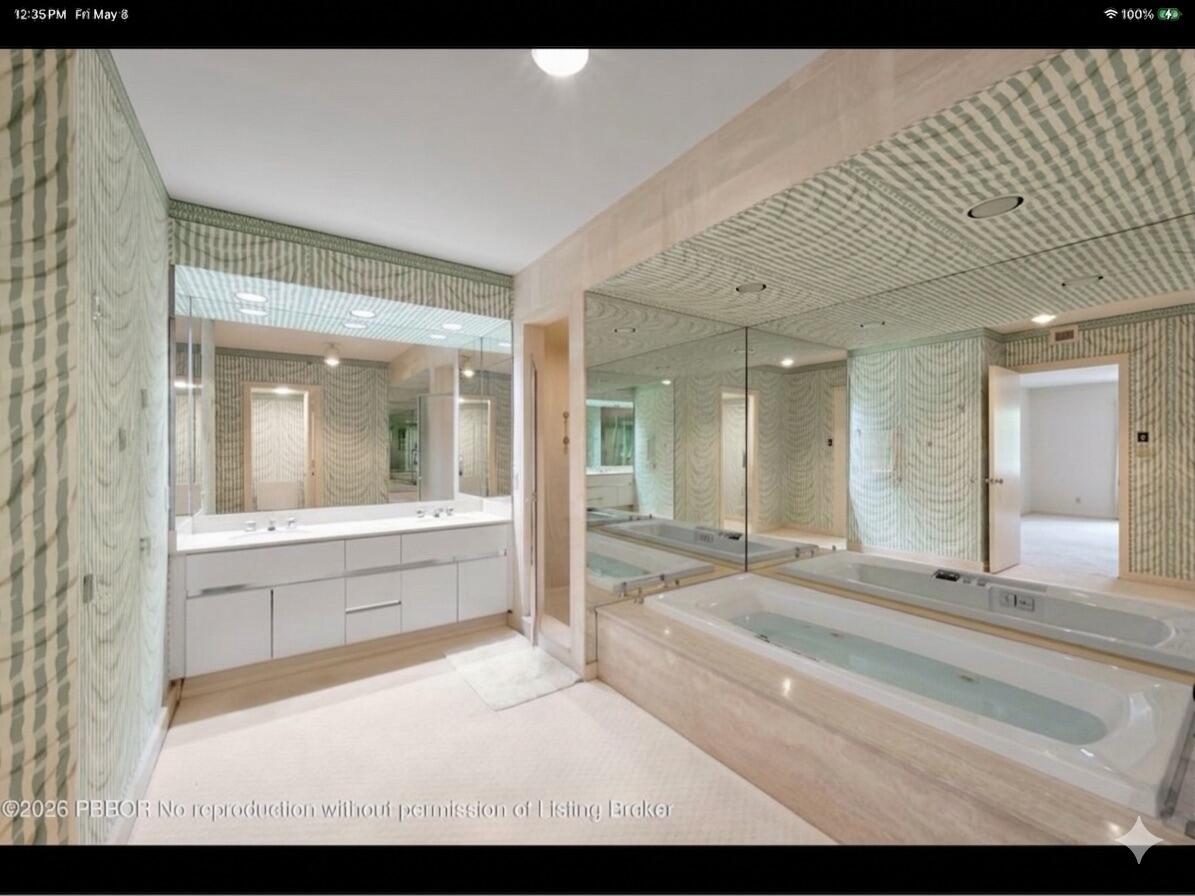 ENCLAVE OF PALM BEACH COND DECL FILED 2-12-85 IN - Residential