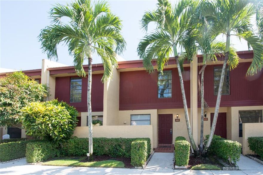 SPACIOUS 2 BEDROOM 2 1/2 BATH 2 STORY UNIT IN WESTVIEW*NEW CARPET IN LIVING ROOM & BEDROOMS*FRESHLY PAINTED THRU OUT*NEWER AC 2014*NEW LIGHTING AND CEILING FANS THRU OUT*NICE FLOOR PLAN WITH A FULL BATH OFF EACH BEDROOM*SCREENED IN PATIO*NO FHA/VA*CASH OR 25% DOWN CONVENTIONAL ONLY*VERY CLEAN UNIT*