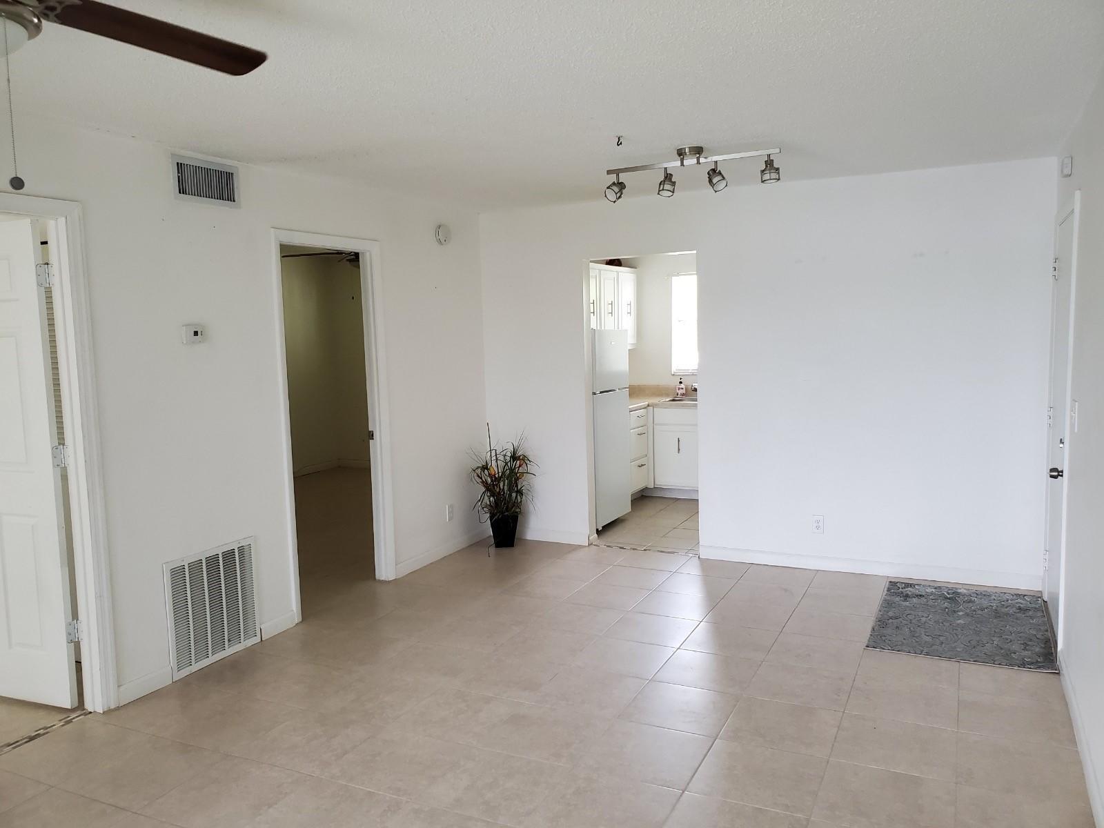 GOLDEN LAKES VILLAGE COND - Residential