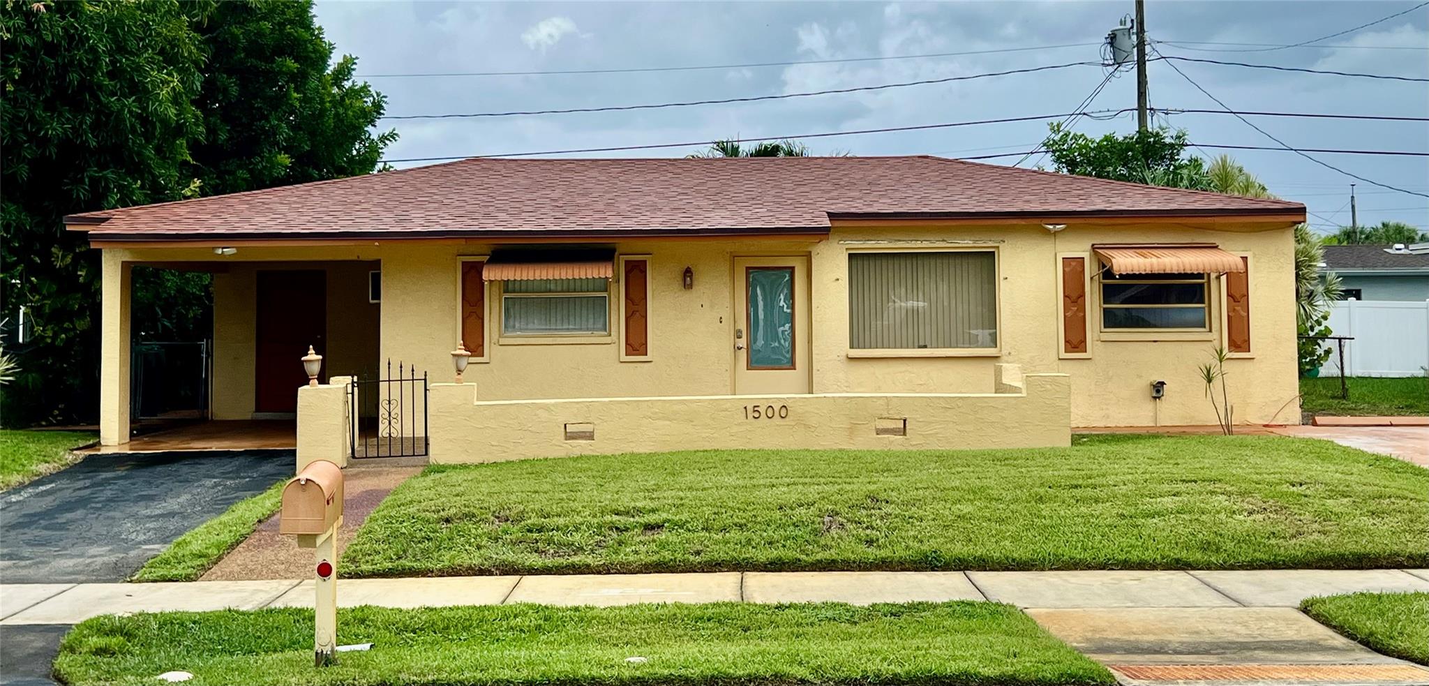 Very Rare Spacious 4 Bedroom 3 full Baths home with a Hugh Entertainment Room... New Roof and AC Unit...No HOA...Open Floor Plan...Lots of Parking... Fits any RV or Big Trailor...Very Nice Lawn with Well Water System...Large Shed in Back Yard...Prime Location...Minutes from Ft. Lauderdale Beach...I95 and Turnpike.