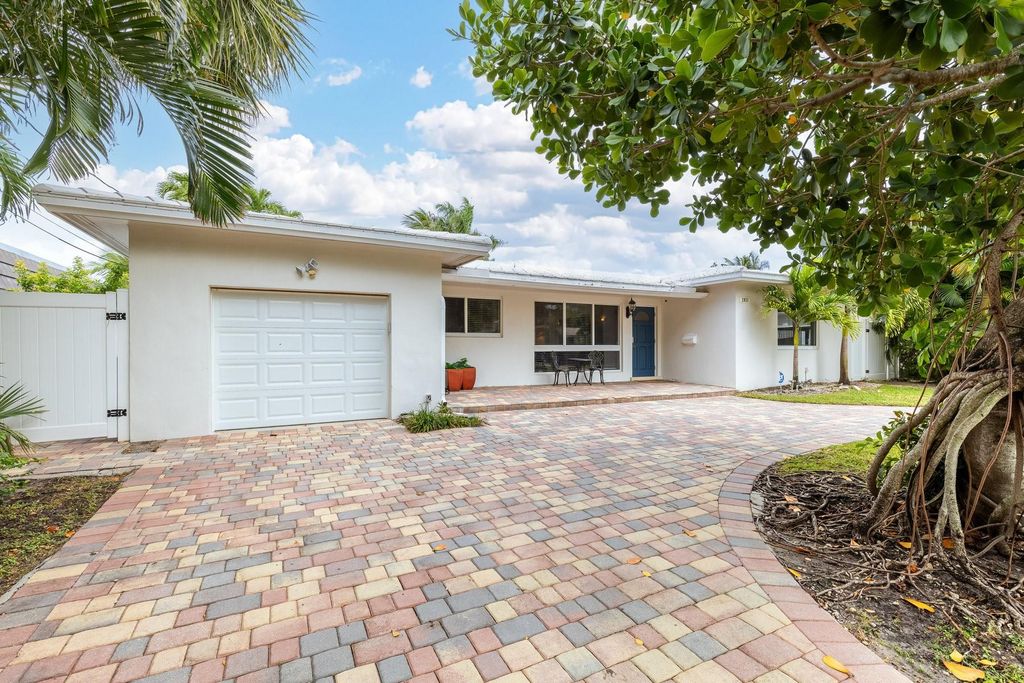 Photo of 2031 NE 14th Ct, Fort Lauderdale, FL 33304 (MLS # F10533727)