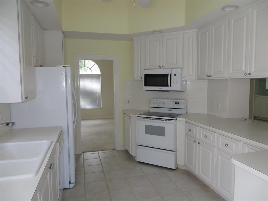 RIVERWALK 4 - Residential Lease