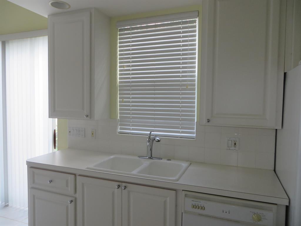 RIVERWALK 4 - Residential Lease