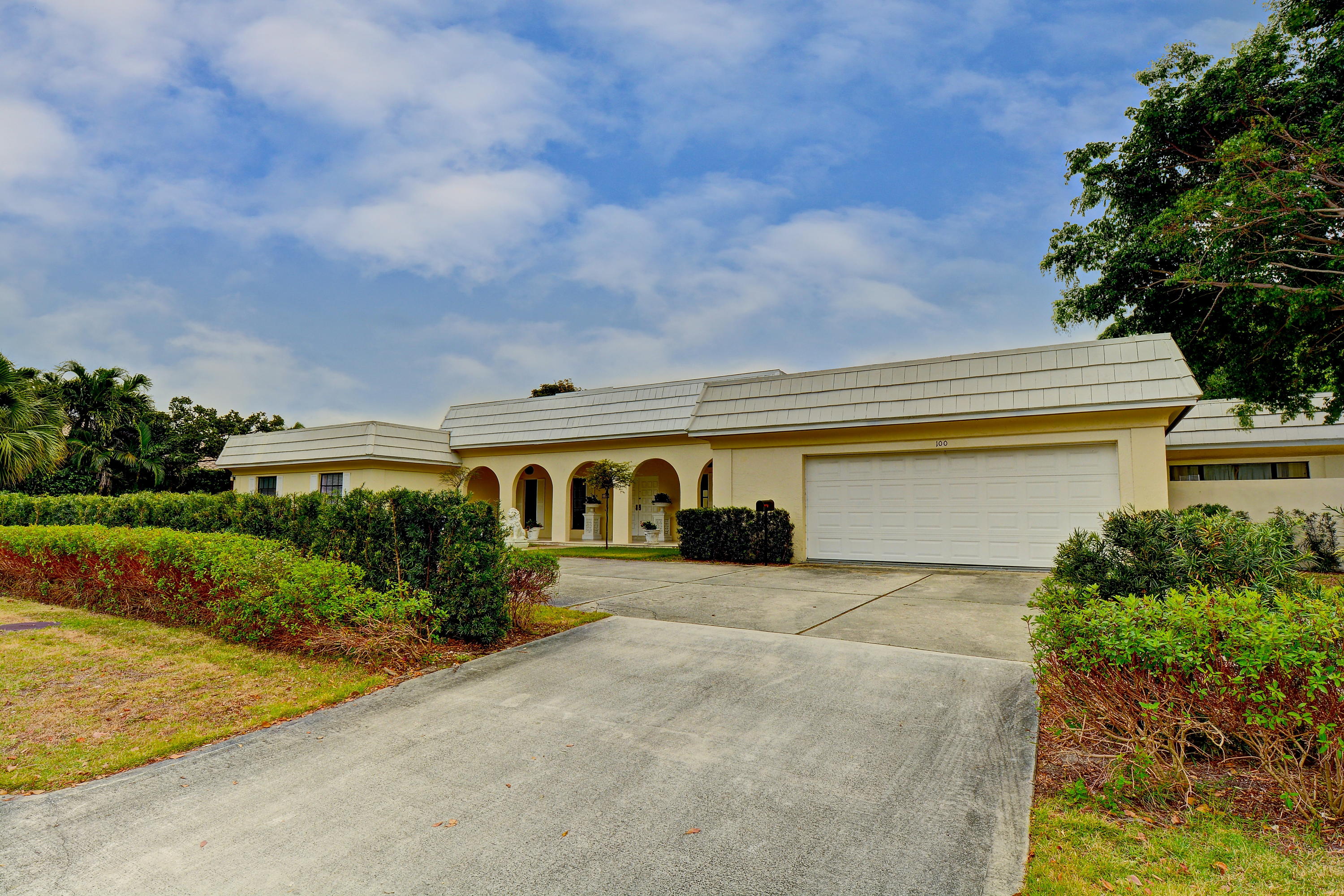 ROYAL PALM YACHT & COUNTRY CLUB - Residential