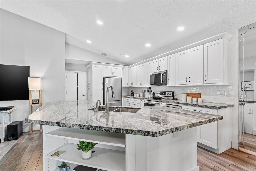 Photo of 3 E Chesterfield Drive, Boynton Beach, FL 33426 (MLS # F10548962)