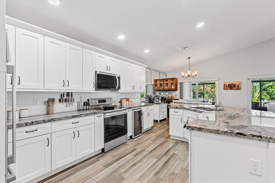 3 E Chesterfield Drive, Boynton Beach, FL, 33426/$479,900 4 3 E Chesterfield Drive