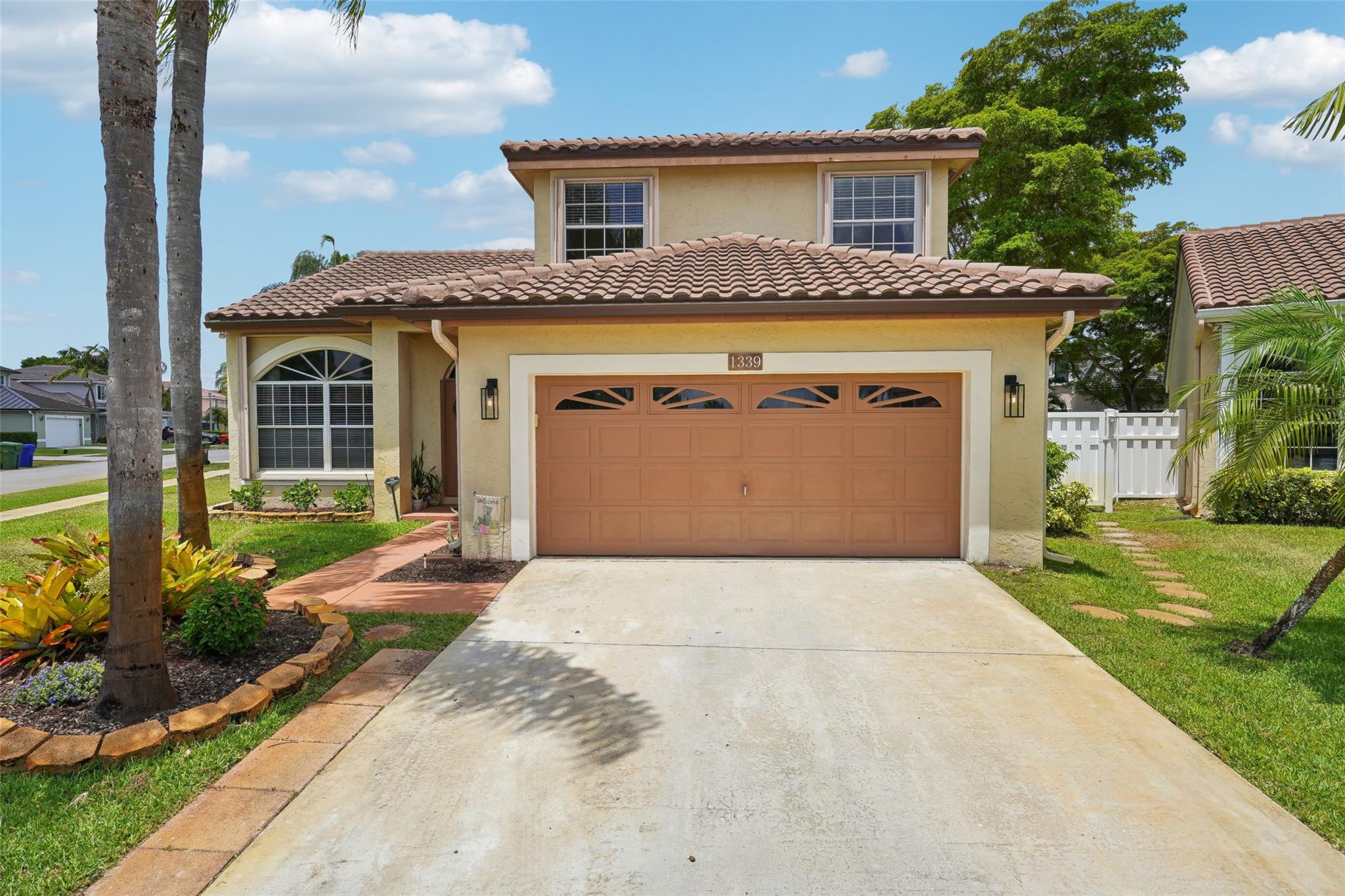 LARGEST LOT IN THE NEIGHBORHOOD! Spacious 4-bed, 2.5-bath gem in Coconut Reef is ready for it's new family. NEW tile roof, AC, pvc fence, sprinkler system & pump, all fresh interior paint and light fixtures. The FIRST FLOOR primary suite features dual walk-in closets, jetted tub, and modern finishes. Conveniently located washer & dryer, large 2 car garage with plenty of storage. Entertain in your gorgeous kitchen with granite counters, stainless appliances, and tons of space. Elevated ceilings and natural light fill the open layout, leading to French doors that open to a LARGE screened in porch and oversized backyard. Silver Lakes offers top-notch amenities like parks, tennis courts, lakes, and resort-style pools—all near A+ schools, shopping, dining, and more.