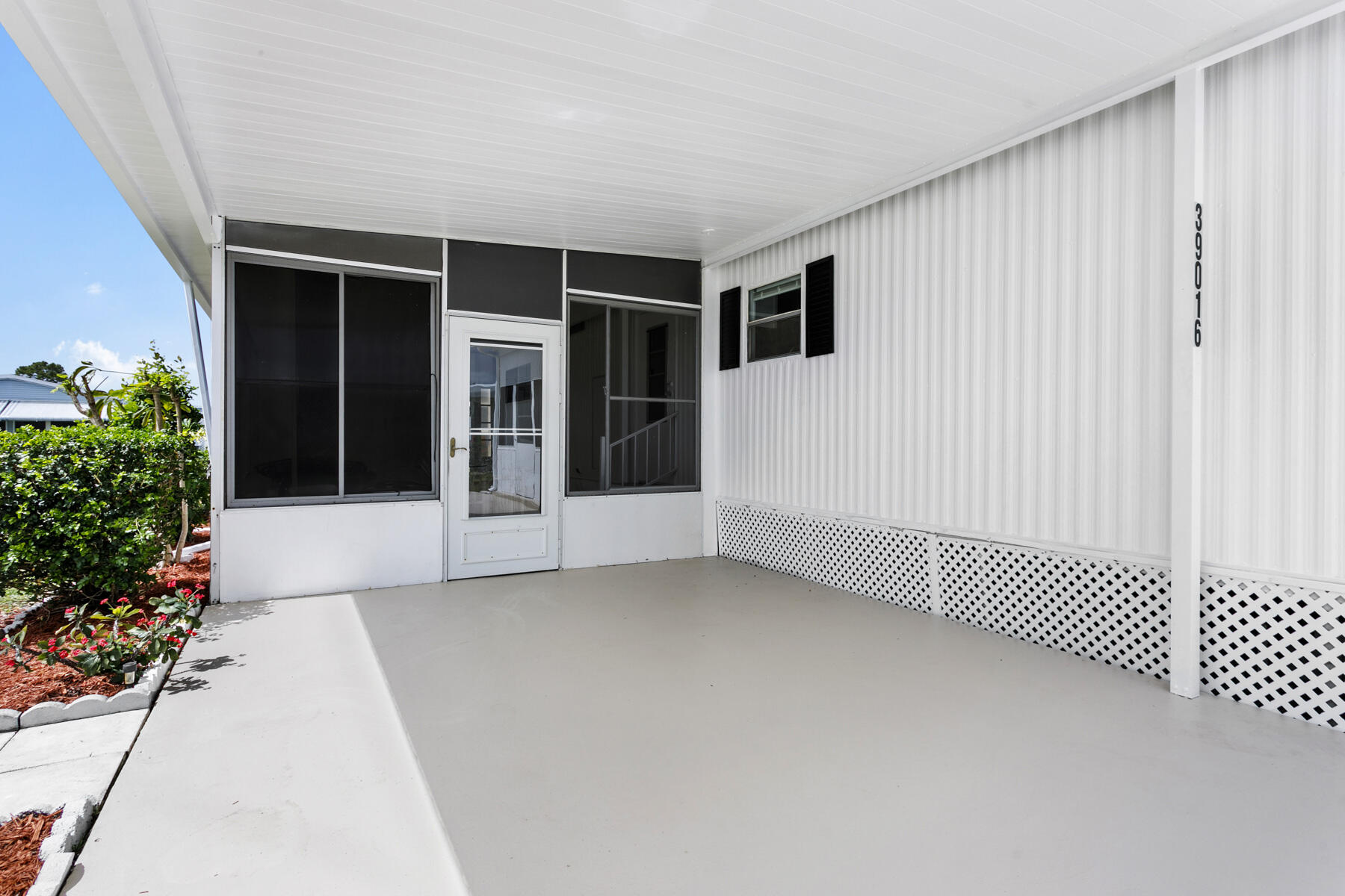 39016 Gayle Bay
