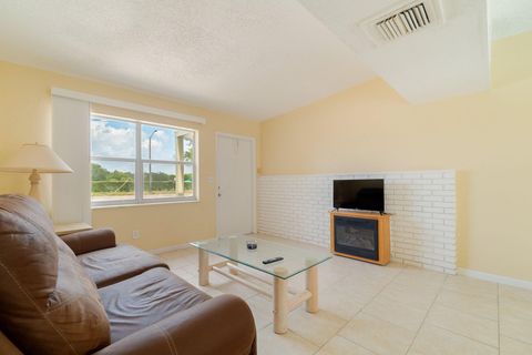 Single Family Residence in Lake Worth FL 3900 Seacrest Boulevard Blvd 18.jpg