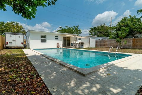 Single Family Residence in Lake Worth FL 3900 Seacrest Boulevard Blvd.jpg