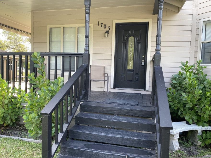 Seller motivated. 4BR 2.5 BA - Great starter home or investment property. All offers will be reviewed same day!