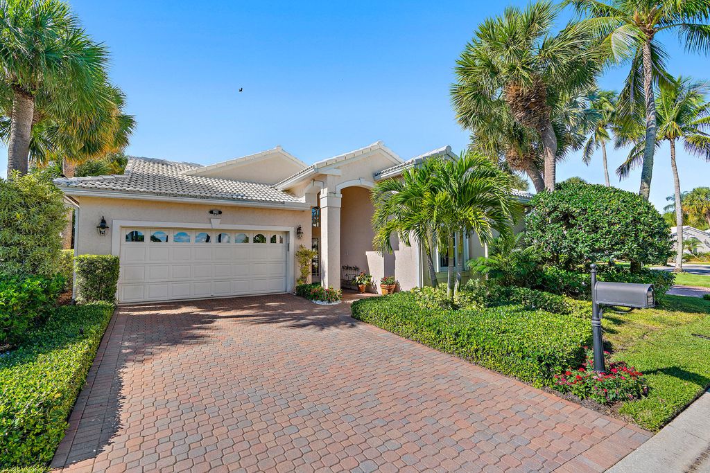 Photo of 3902 N Longview Drive, Jupiter, FL 33477 (MLS # R10801117)