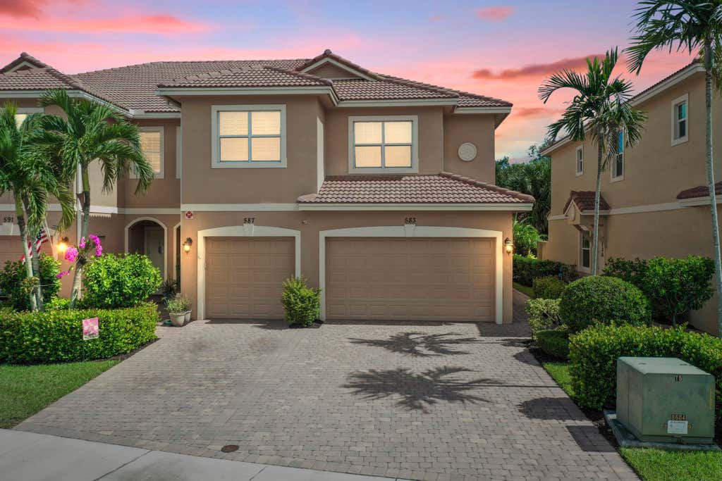 Photo of 583 SW Glen Crest Way, Stuart, FL 34997 (MLS # R11015694)