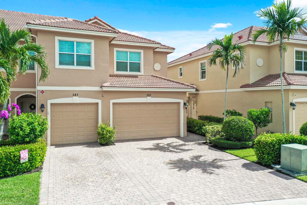 Photo of 583 SW Glen Crest Way, Stuart, FL 34997 (MLS # R11015694)