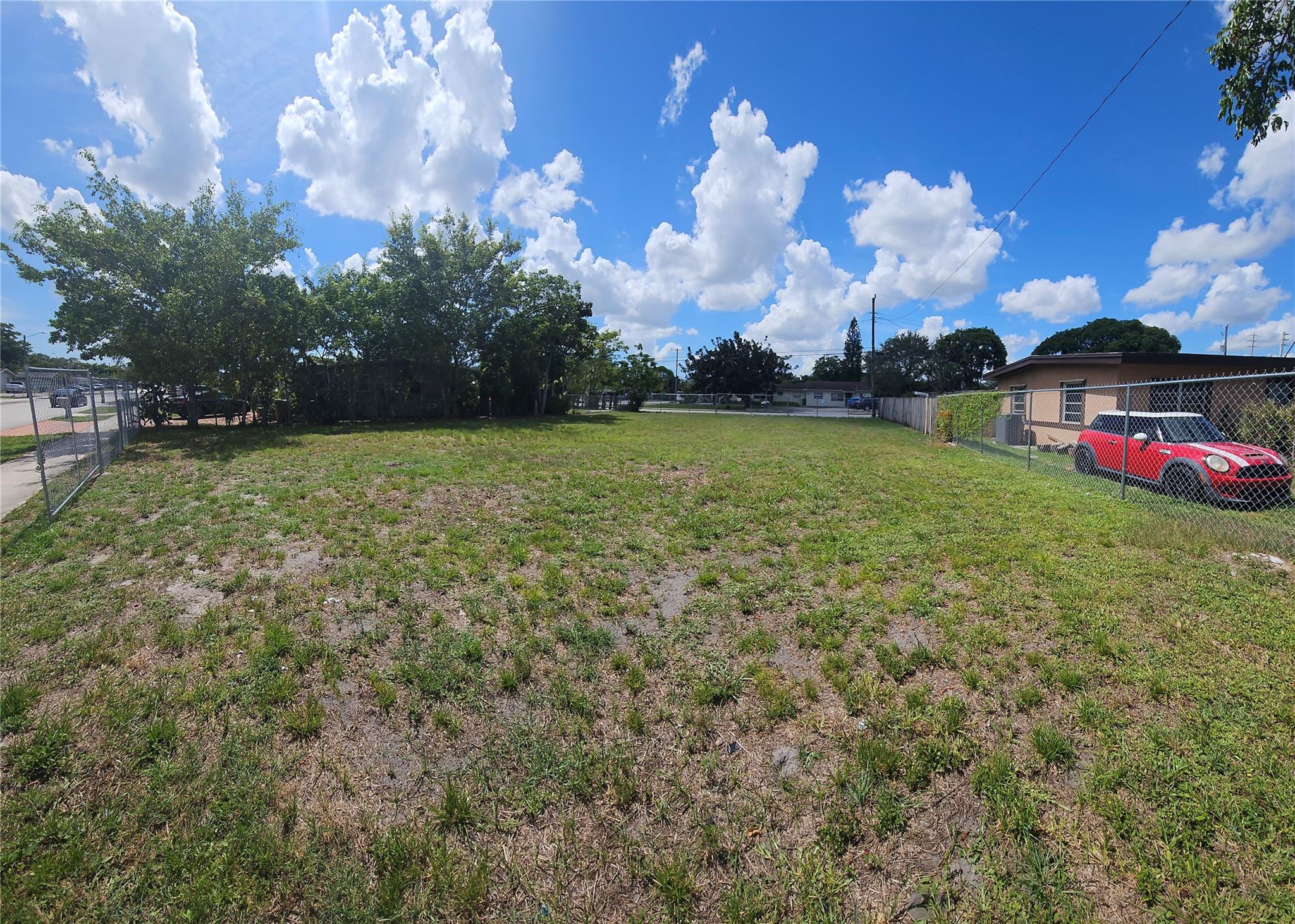 Residential lot in the city line, multifamily heaven. Nested next to Universities, and various Technical Colleges. Fully buildable for up to 3 units as per city. Plan available if you wish to develop. Land is in final process to be entitled. Land cost is raw. Will consider JV.