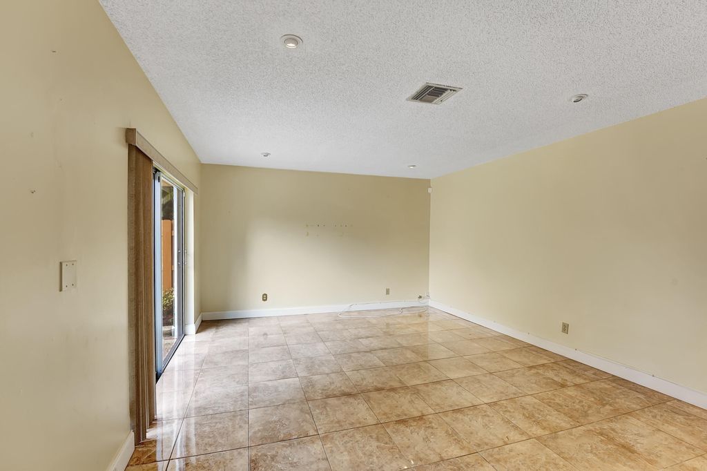 Photo of 2636 SE 5th Circle #68d, Boynton Beach, FL 33435 (MLS # R11034876)