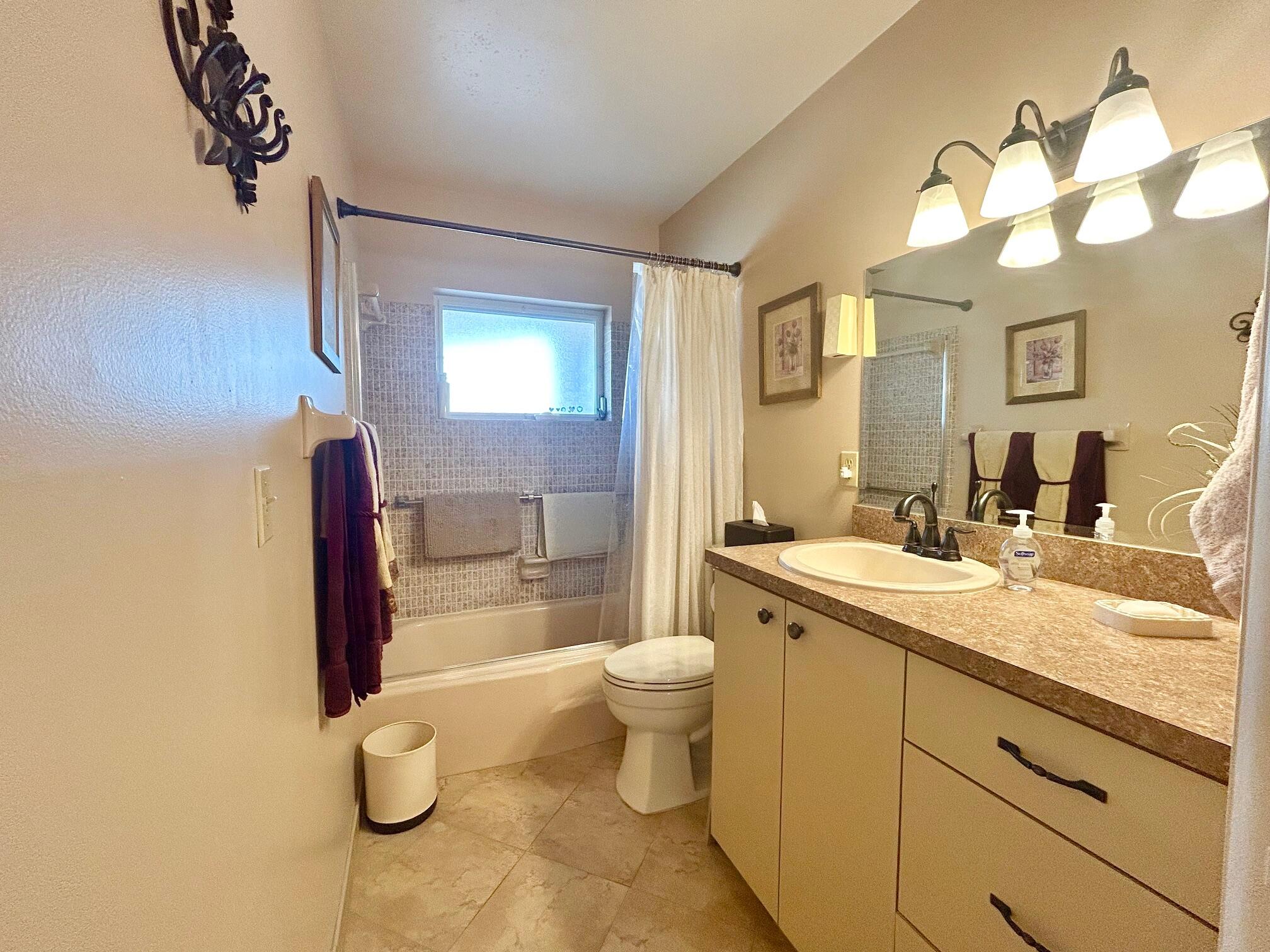 CRESTHAVEN VILLAS CONDO 18 - Residential