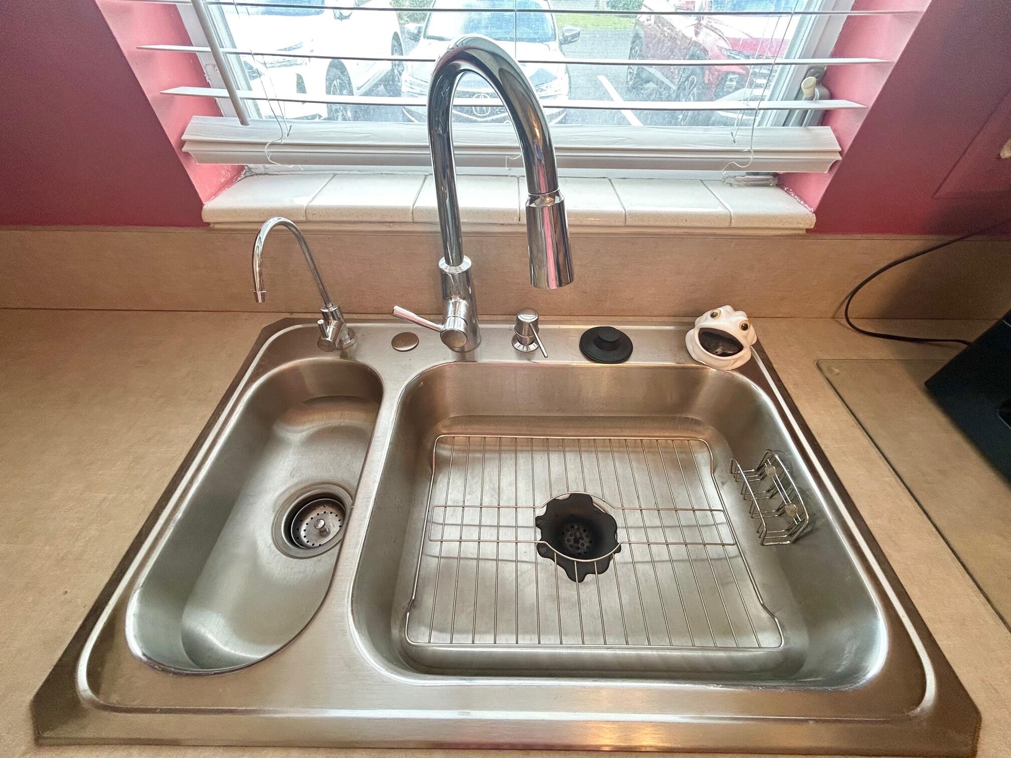 CRESTHAVEN VILLAS CONDO 18 - Residential