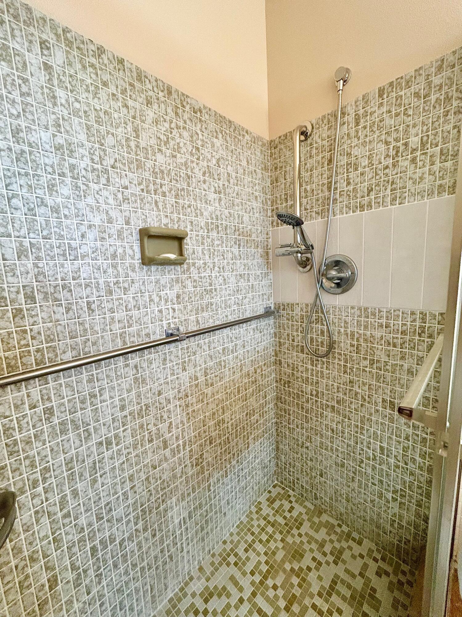 CRESTHAVEN VILLAS CONDO 18 - Residential